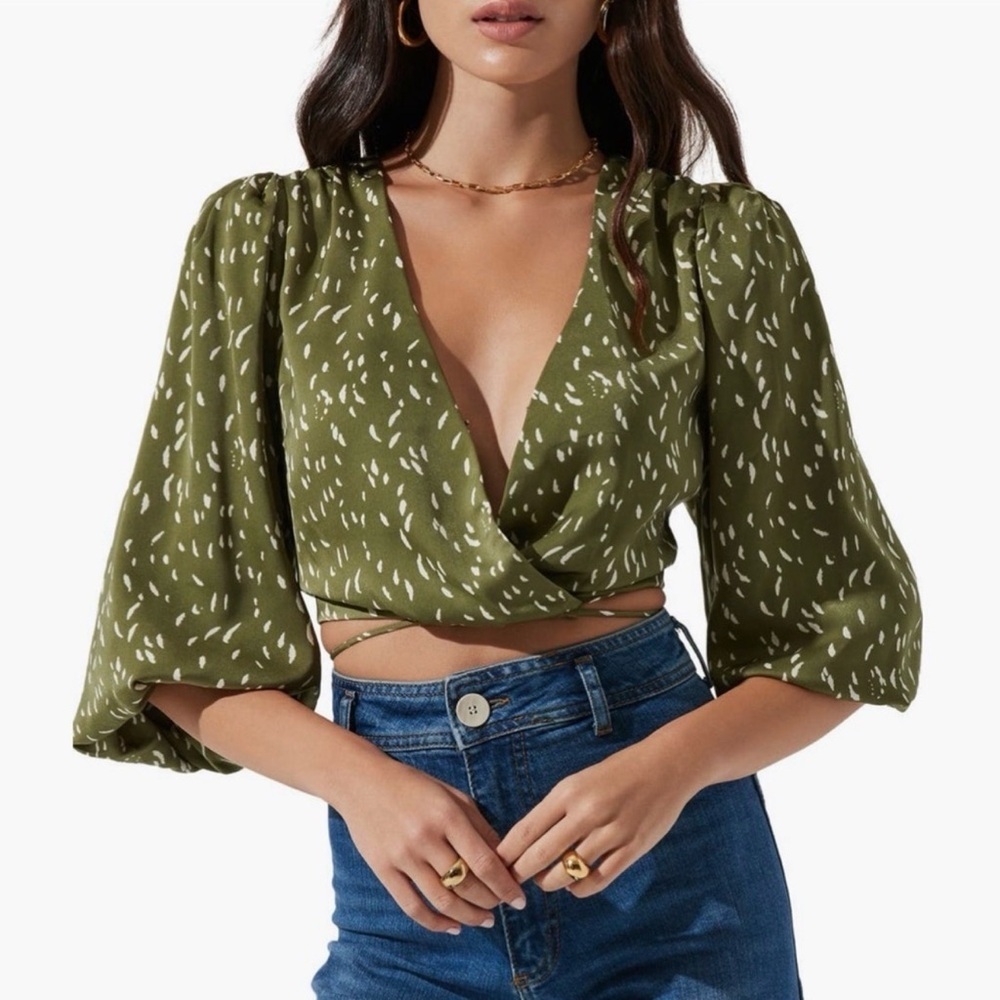 NWT ASTR olive cropped blouse